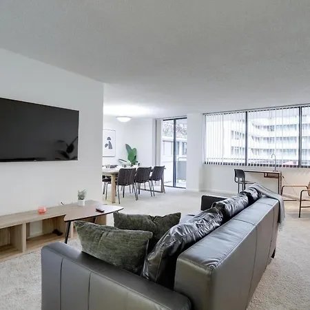 Enjoy Your Stay At This Apartment At Crystal City